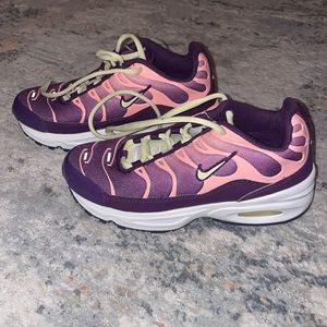 Girls size 1 Nike Tennis Shoes